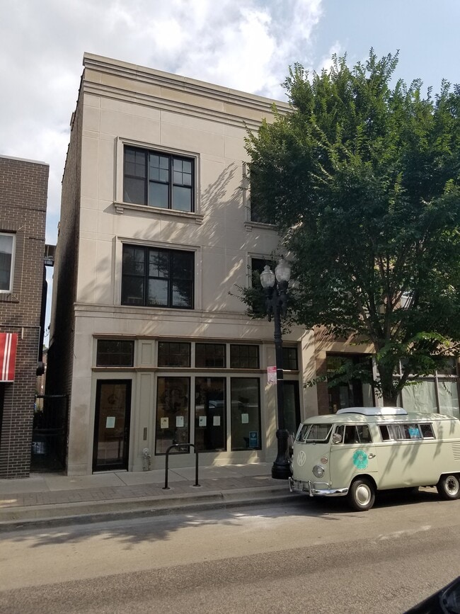 Photo - 1922 W Irving Park Rd Unit 3