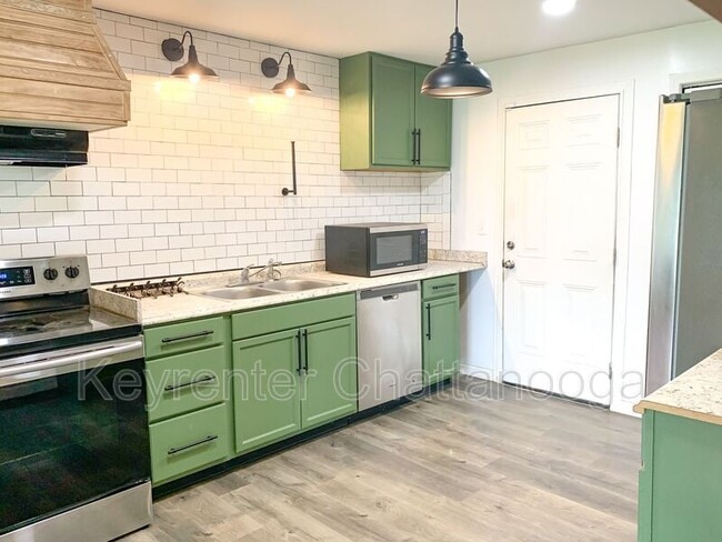 Photo - 827 Woodmore Ln