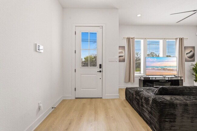 Photo - 6528 Weston St Unidad A