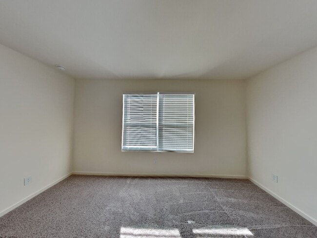 Photo - 126 Saginaw Ct