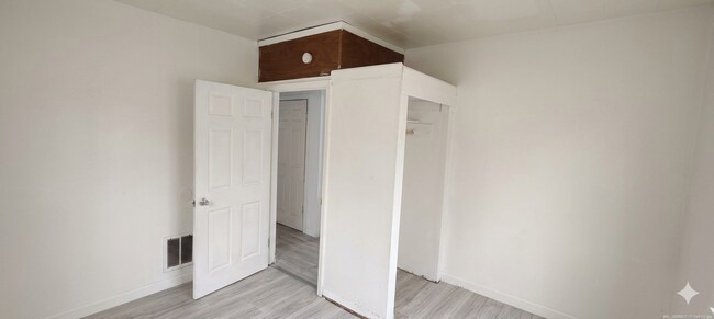 Photo - 701 Pemberton Pl