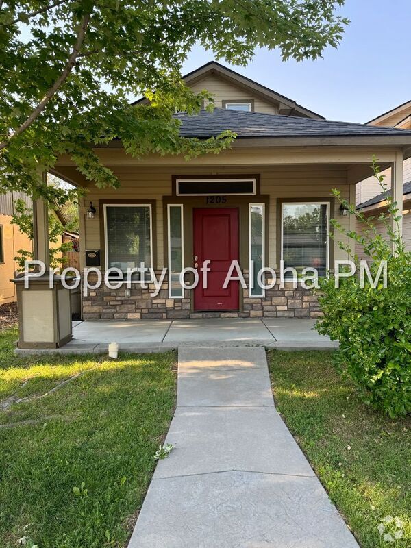 Building Photo - 1205 W Targee St Rental