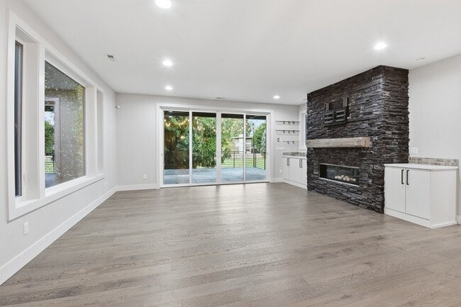 Photo - 332 13th Ave