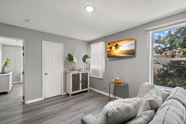 Photo - 511 16th St S