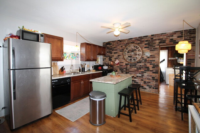Building Photo - 57 Third St Unit 57a
