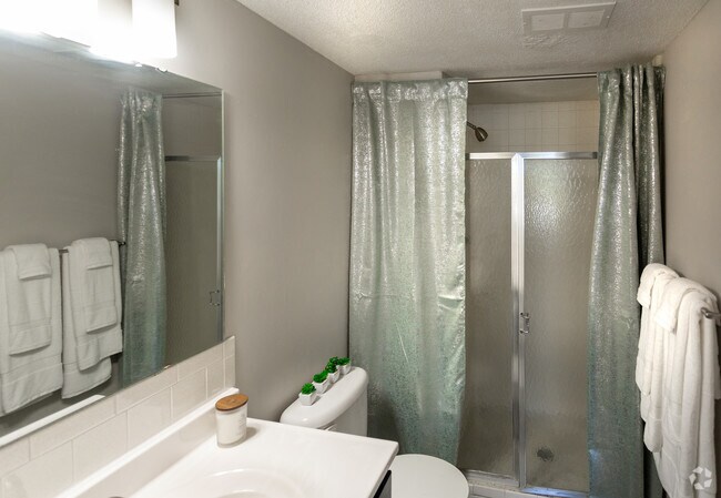 2BR, 2BA - 1000 SF