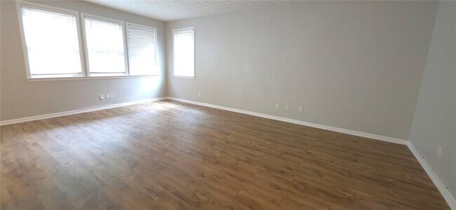 Photo - 1209 Bronze Oak Way