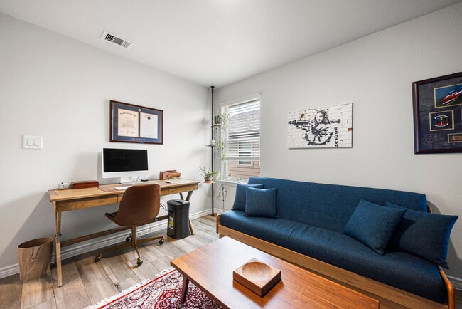 Photo - 2321 Soothing St