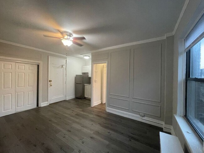 434 W Wellington Ave Unit 211