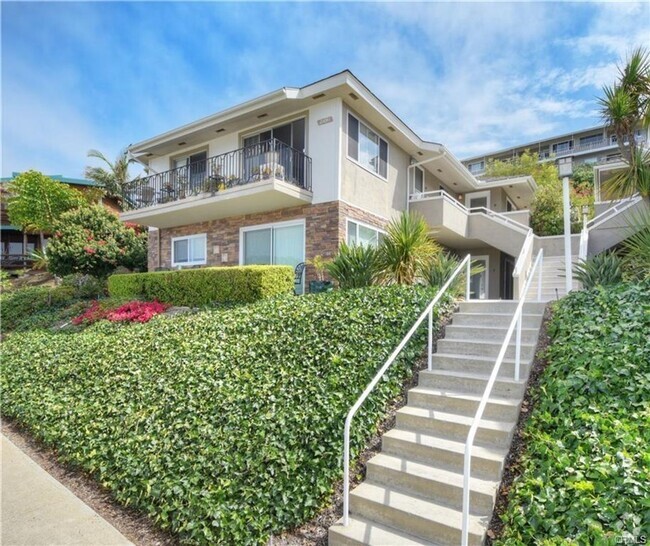 Building Photo - Laguna Beach Ocean View Condo