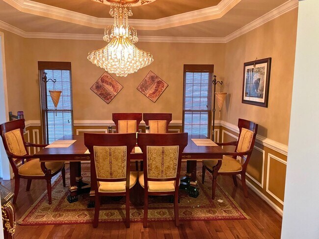 Photo - 9908 E Hill Dr