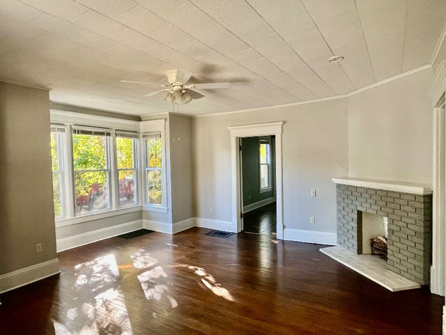 Photo - 122 N 4th St