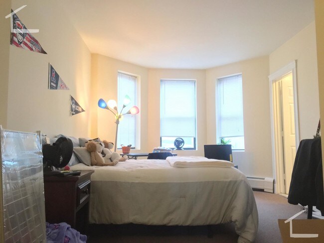 Photo - 833 Beacon St