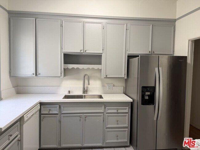 855 S Shenandoah St Unidad 2