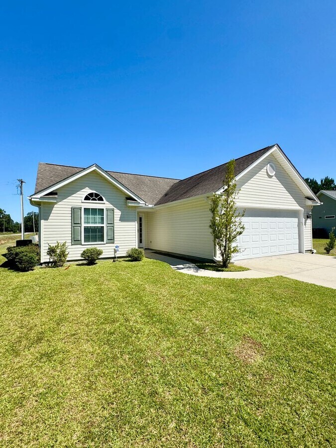 Pet Friendly 3 Bedrooms, 2 Baths & 2 car g... - Pet Friendly 3 Bedrooms, 2 Baths & 2 car g... Casa