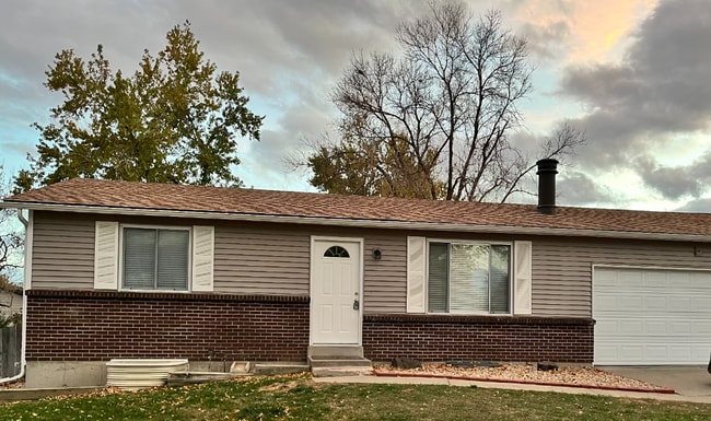 Spacious and Charming Lakewood Home with H... - Spacious and Charming Lakewood Home with H...