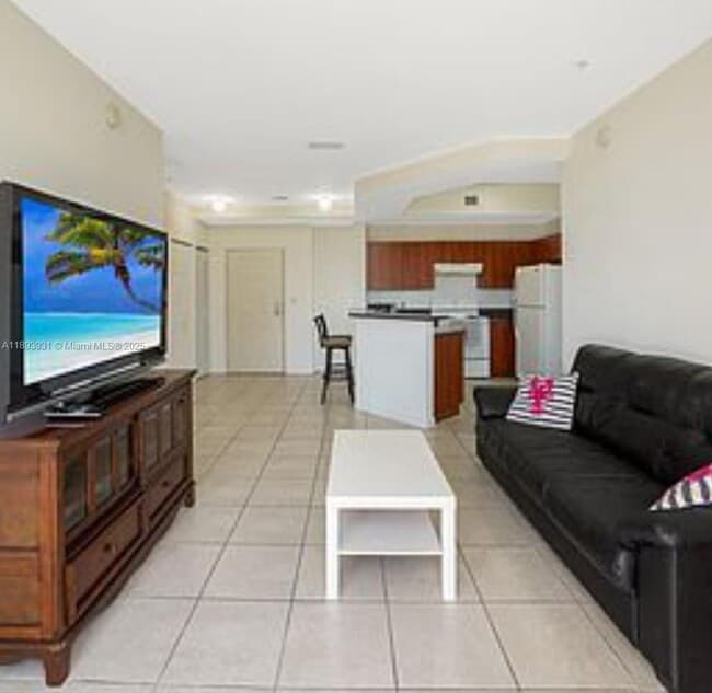 Photo - 115 SW 11th St Unidad 902