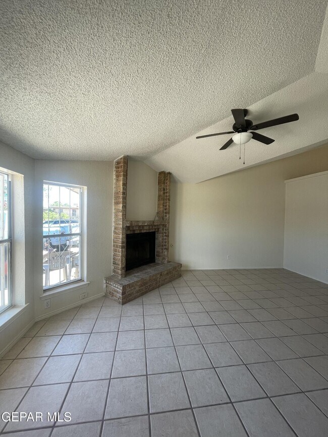 Photo - 10203 Niagara Falls Pl