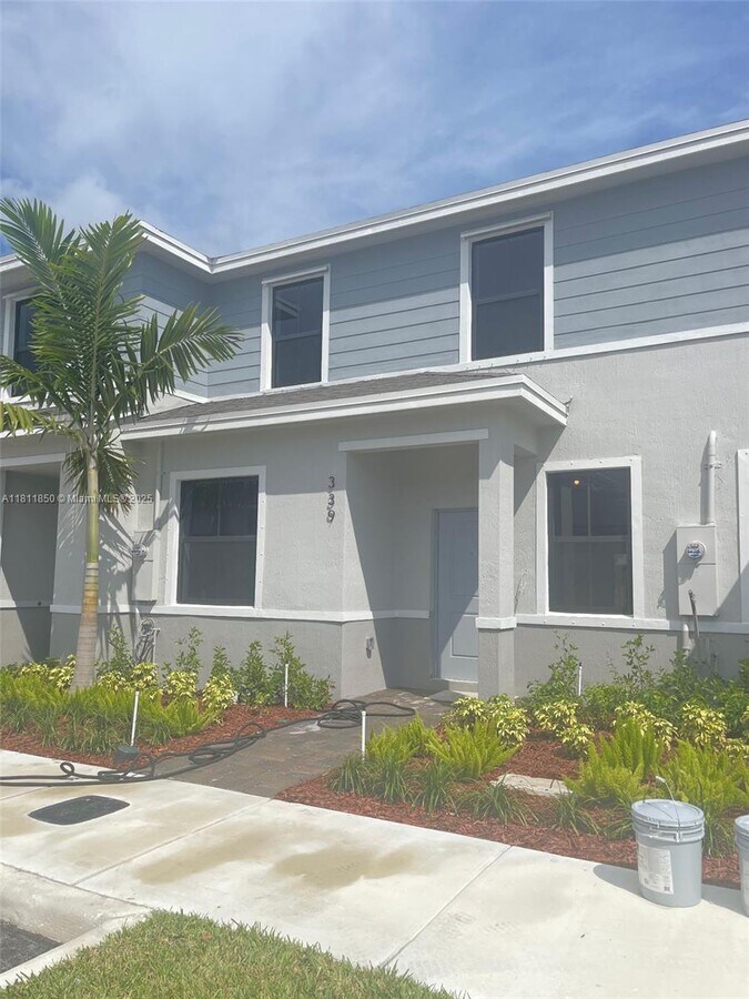 Photo - 339 NE 12th St Townhome