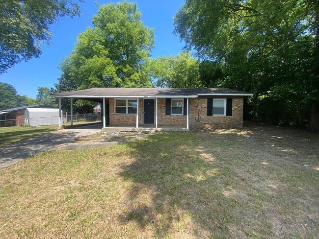 **AVAILABLE NOW**3 Bedroom / 1 Bathroom Ho... - **AVAILABLE NOW**3 Bedroom / 1 Bathroom Ho... House