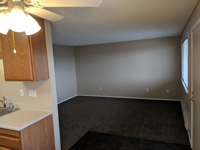 Living Room - Pearl Vista Apartments