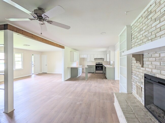 Building Photo - 9115 Strong Dr SE Rental