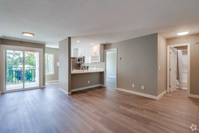 Building Photo - Beautifully renovated and located in the h... Unit 304 Rental