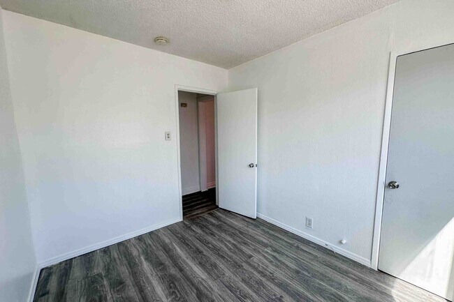 Photo - 1720 W Gage Ave Unit 1722