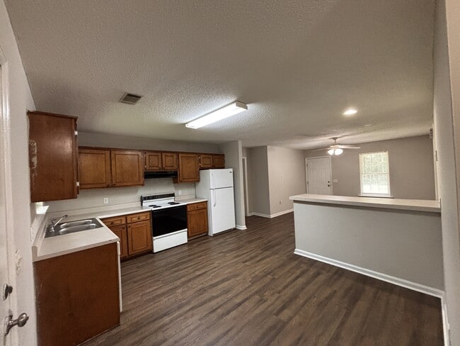 Photo - 201 Maderia Ct