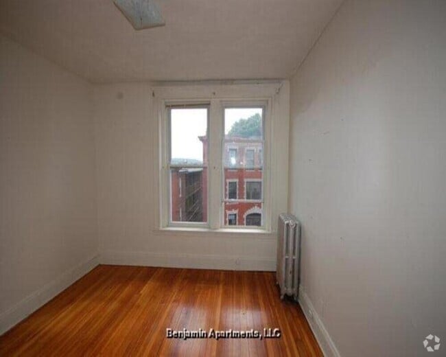 Building Photo - 18 Mount Hood Rd Unit 4 Rental