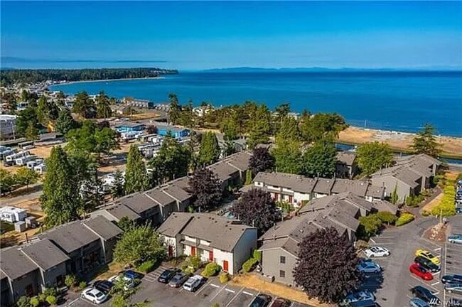 Building Photo - Private Gated Birch Bay Beachfront | Rare 3BR Condo