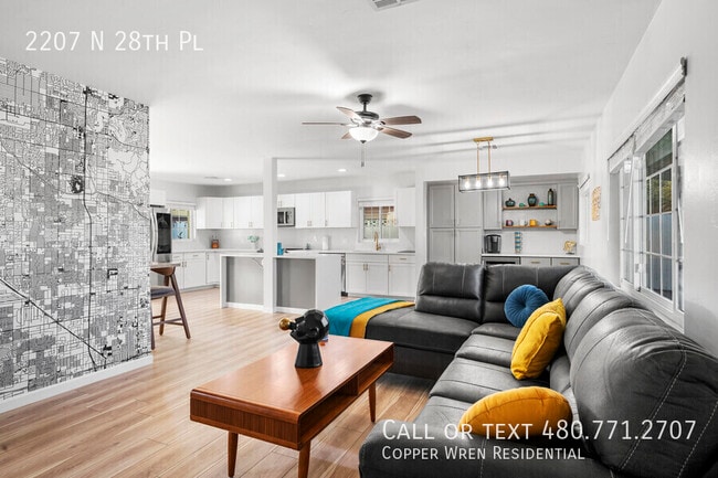 Building Photo - 2207 N 28th Pl