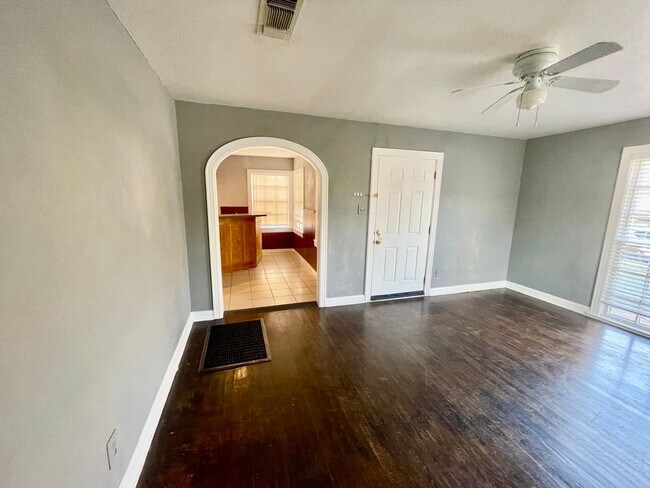 3232 Cockrell Ave