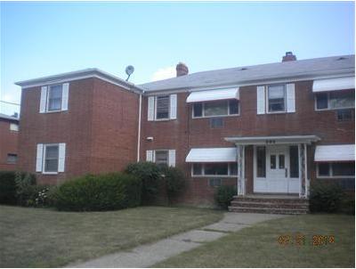 Photo - 893 S Green Rd Apartments