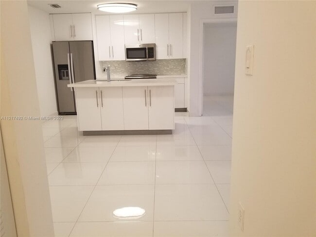 Building Photo - 2651 NE 212th Ter Unit 103 Rental