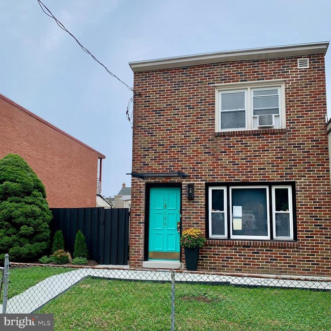 Building Photo - 738 Poplar St Rental