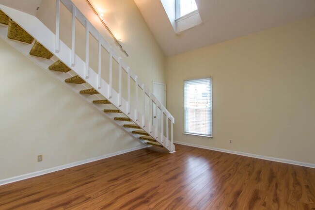 Photo - 1210 Stockley Gardens