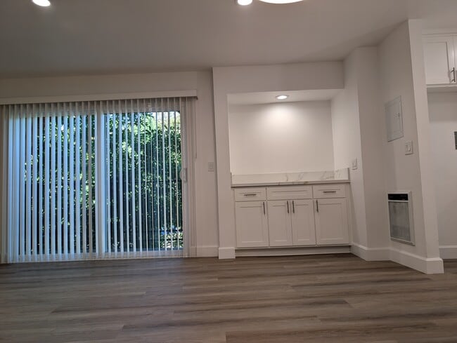 Frontside Slider with Balcony - Villa Antigua