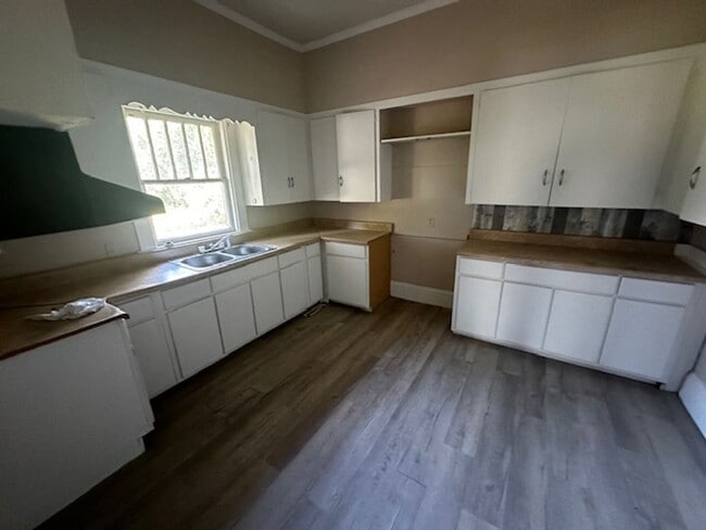 Photo - 610 Marigold St