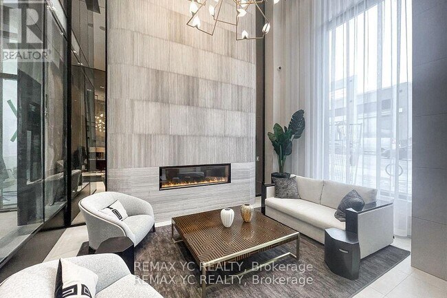 Photo - 2020 Bathurst St Unité 706