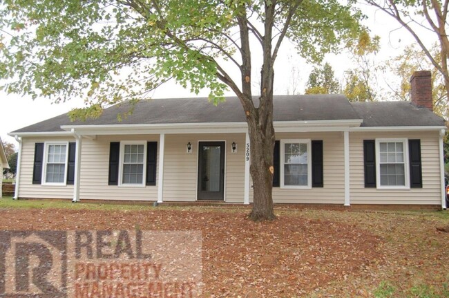 Spacious 3BR/2BA Ranch Home w/fenced yard ... - Spacious 3BR/2BA Ranch Home w/fenced yard ...