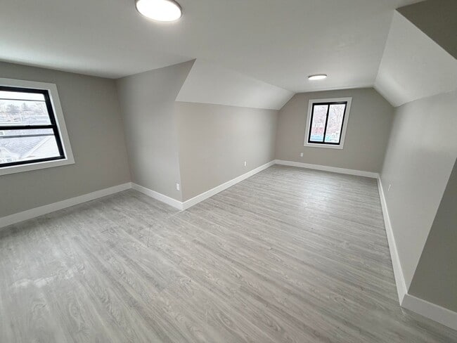 194 N Lake Ave Unit 2