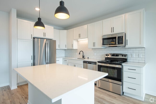 1BR, 1BA -795SF