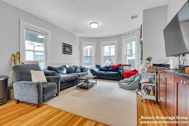 Photo - 180 St Alphonsus St Unit 2