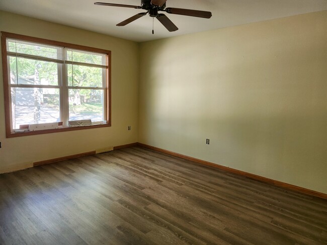 Photo - 1323 W Main St