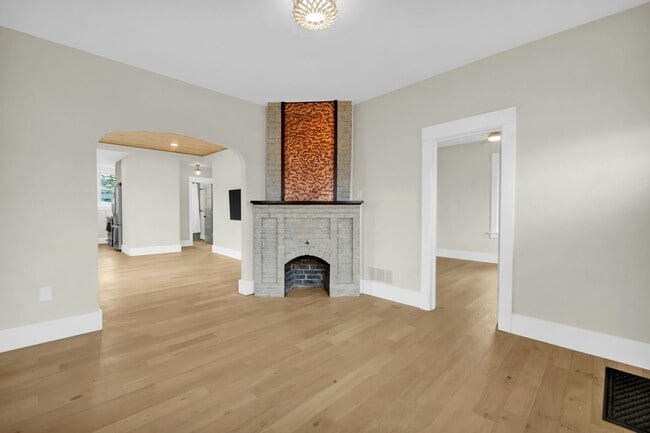 Photo - 2738 Pine St