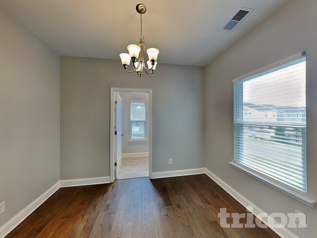 Photo - 311 Cloverbrook Way