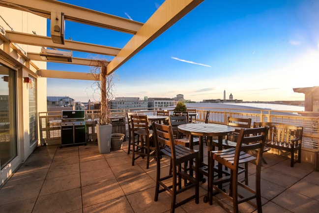 Rooftop with community grill - 715 6th St NW Unidad 802 Rental