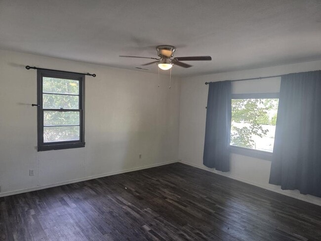 Photo - 225 SE Grandview Ave