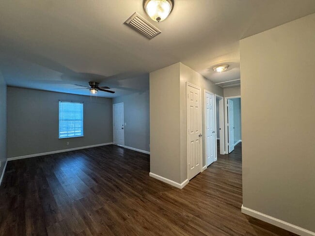 Photo - Quite peaceful 2 Bed, 1 Bath Duplex in Pan... Unidad D